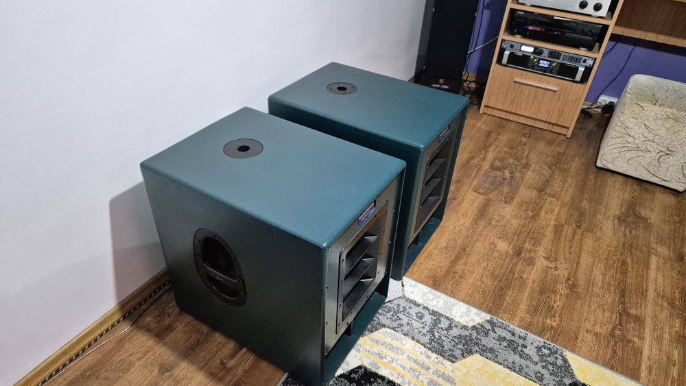 Vând subwoofer .