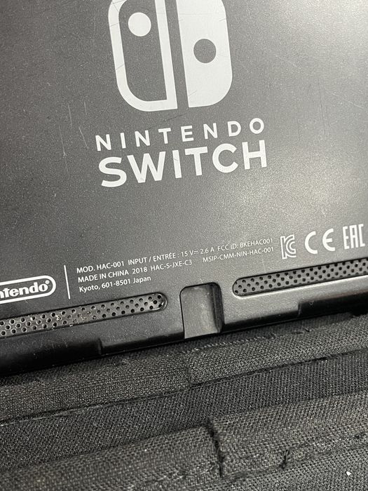 Nintendo switch + 2 jocuri cadou