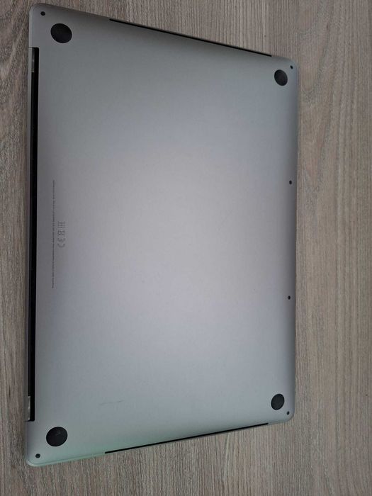 Macbook Pro 15 inch 2019 256GB SSD 16GB RAM touchbar baterie 2 cicluri