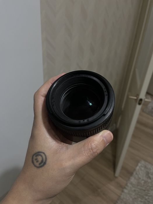продам nikon 85mm f1.8