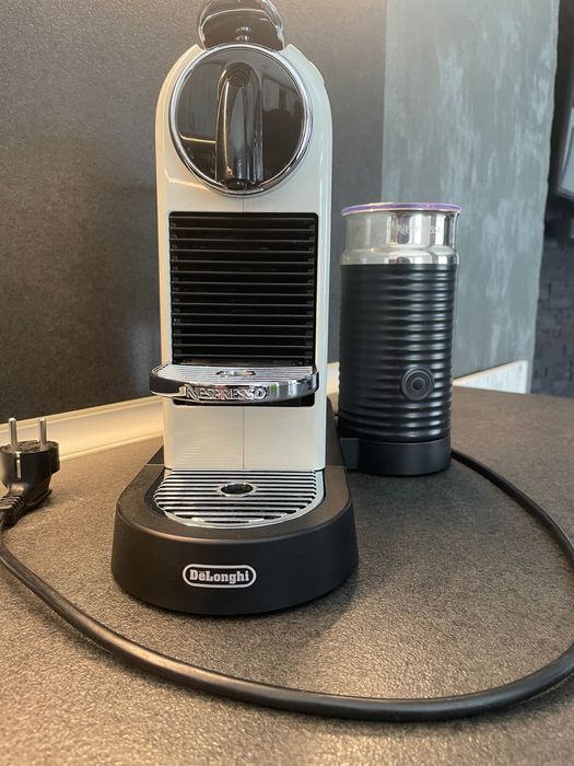 Кафе машина Nespresso Delonghi