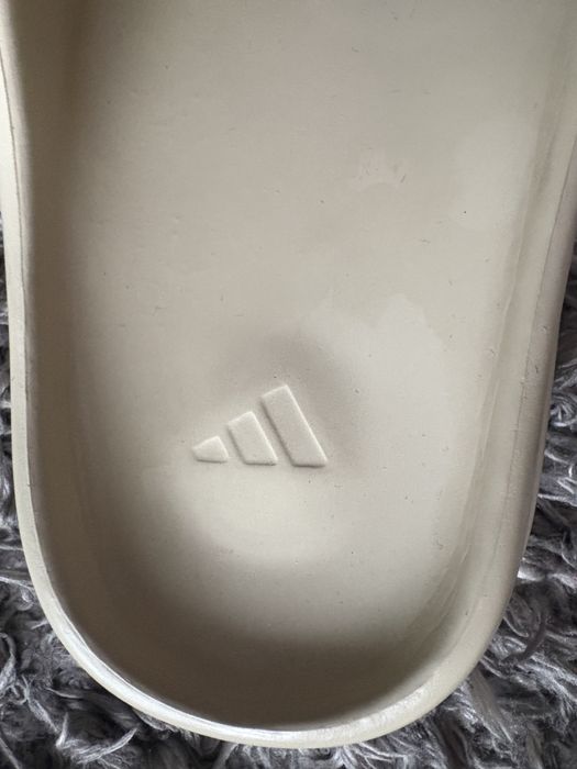 Yeezy slides crem