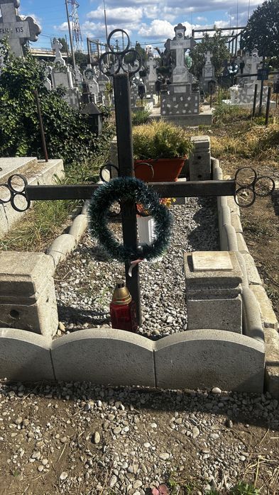 Vand loc veci Cimitir Mihai Bravu