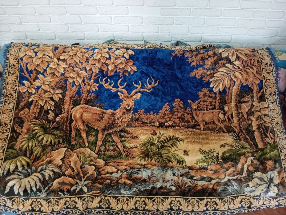 Продам гобелен олени в лесу состояние отличное советский