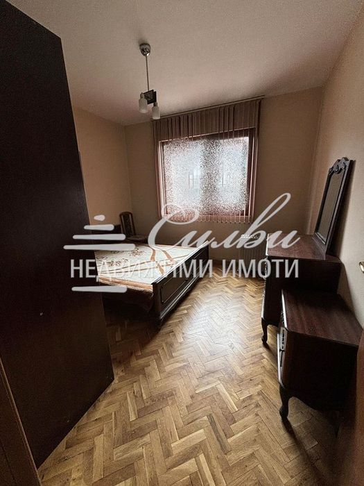 Дава се под наем Тристаен апартамент в Шумен, Център - 70 кв.м за 357 € - Снимка #5