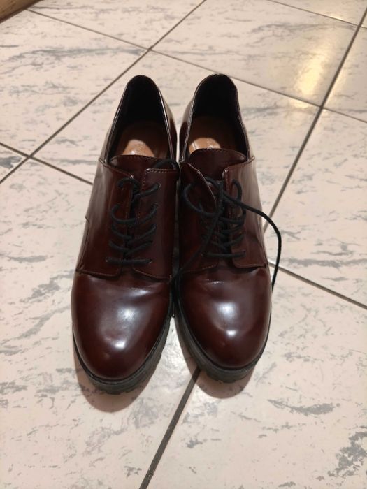 Офис обувки Zara с дебел ток, номер 40