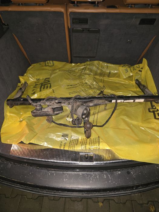 Cârlig  de remorcare electric pasat b7 2013