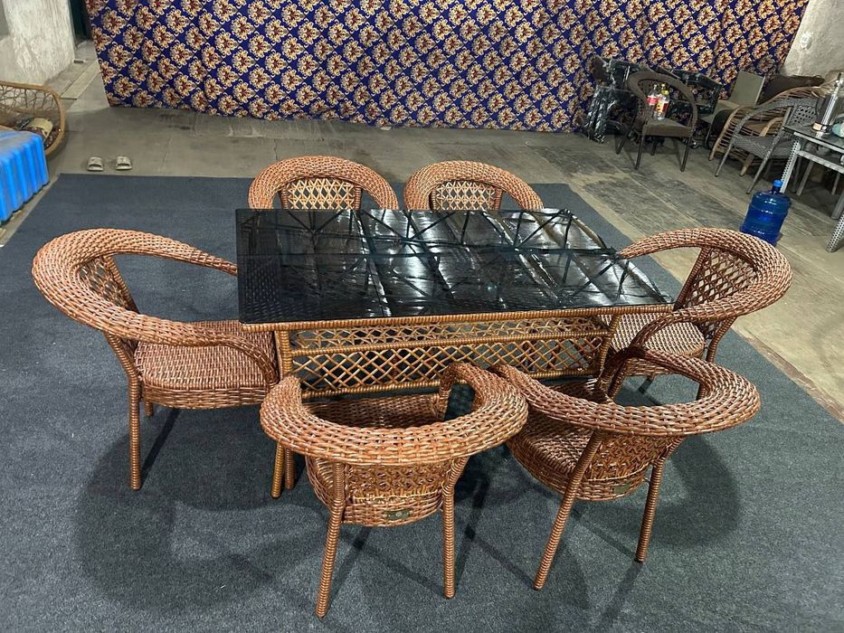 Kletichni stol stullar