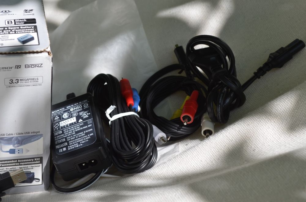 Дигитална видеокамера SONY CX130E