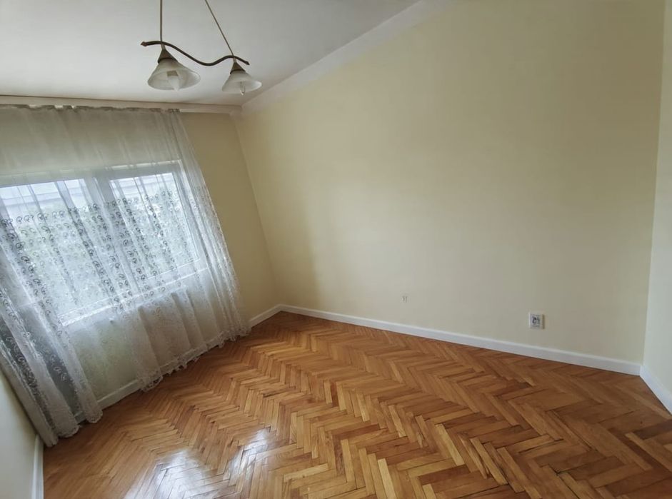 Proprietar, vând apartament tip PB, 3 camere , et.3, pe str Simion Barnutiu-la intersectia zonelor central, Calea Aradului, Prima