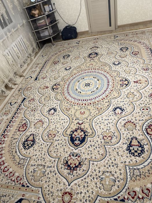 Продам большой красивый ковер.