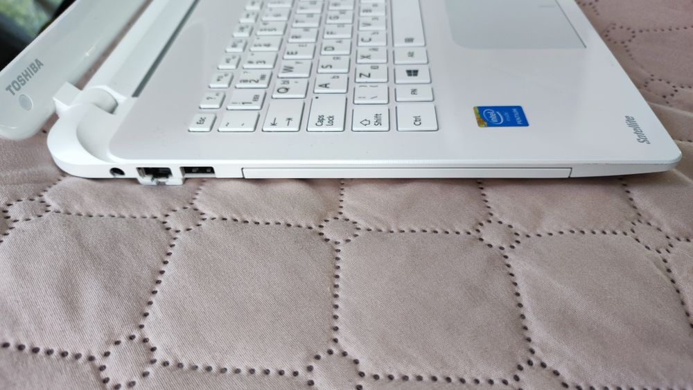 Лаптоп Toshiba satellite L50-B