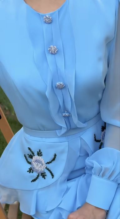 Эффектное ярусное платье