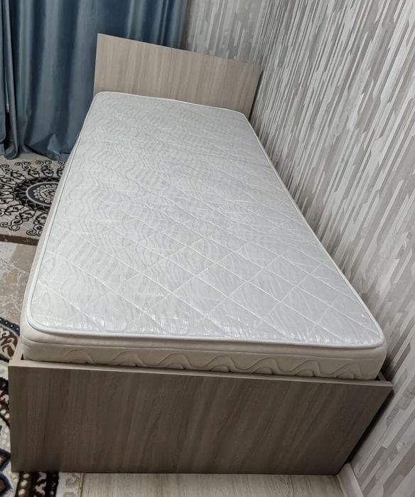 Кровать с ортопедической матрасом