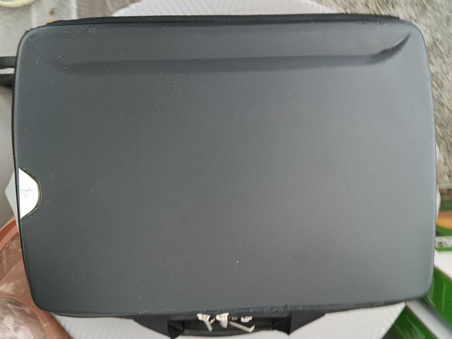 Чанта за лаптоп Logitech Kinetik