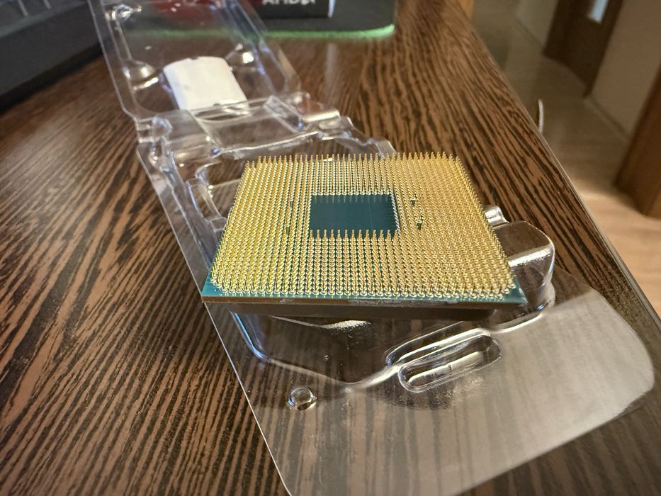 Ryzen 7 3700X box, complet, cooler wraith prism nou