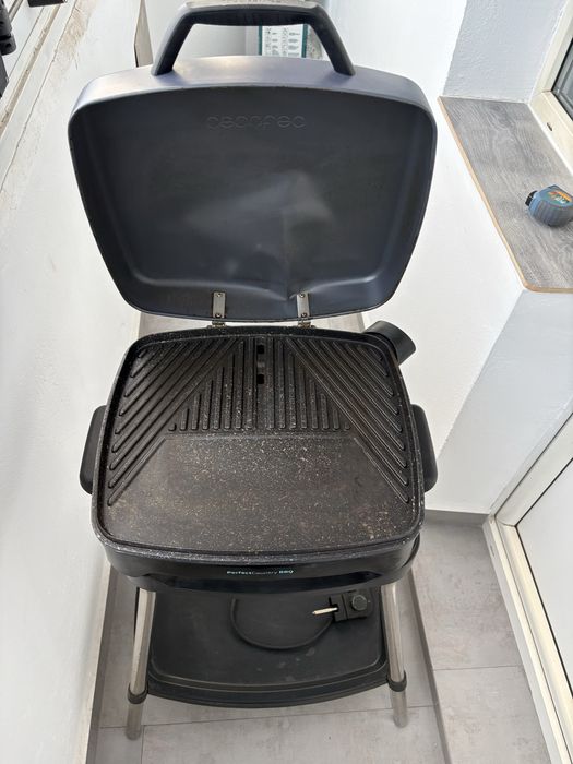 Vand grătar electric model Cecotec perfect country cu picioare 2000w