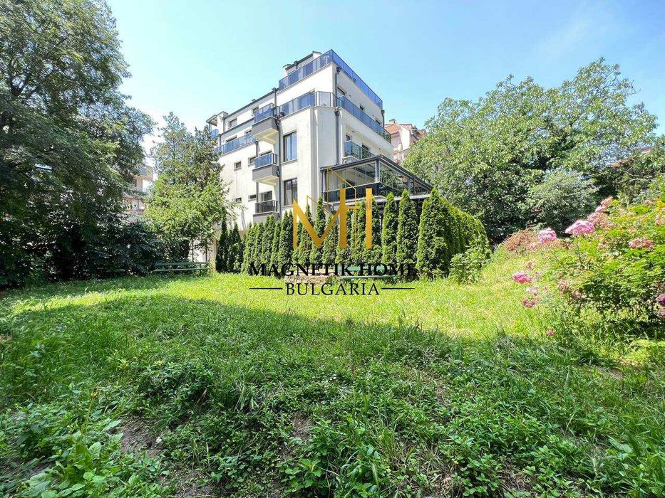 Брилянтен двустаен апартамент с паркомясто на метри от морската