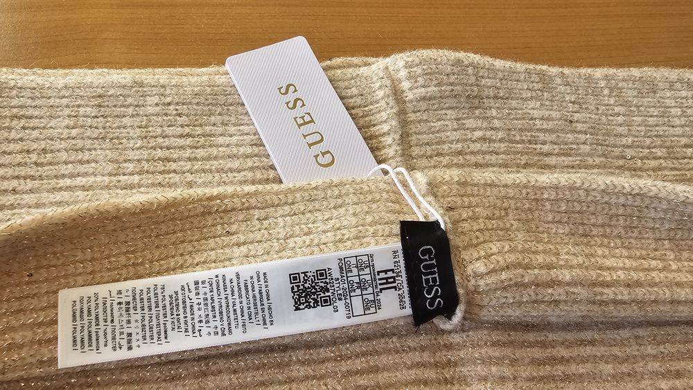 Шал и ръкавици Guess (оригинални)