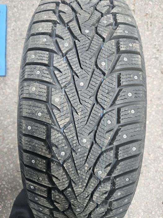 Продам один баллон размером 235/60/18, зимний, шипованный.
