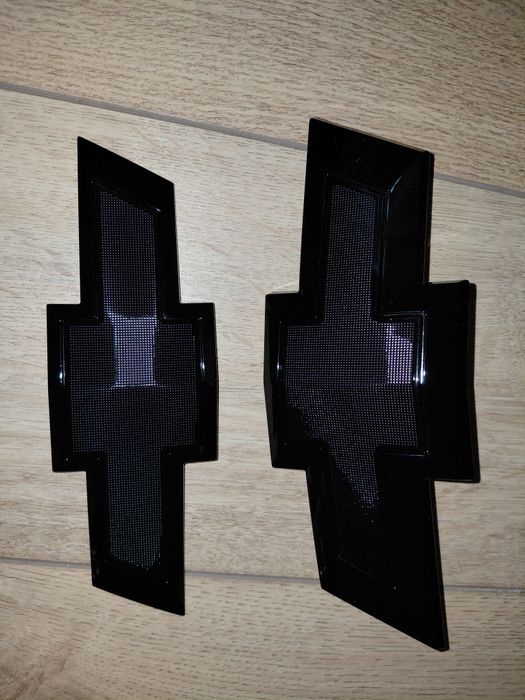 продам передные и задные эмблемы от шевролет кобалта