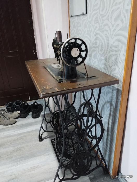 Mașină de cusut marca Singer; anul fabricației: 1910-1912