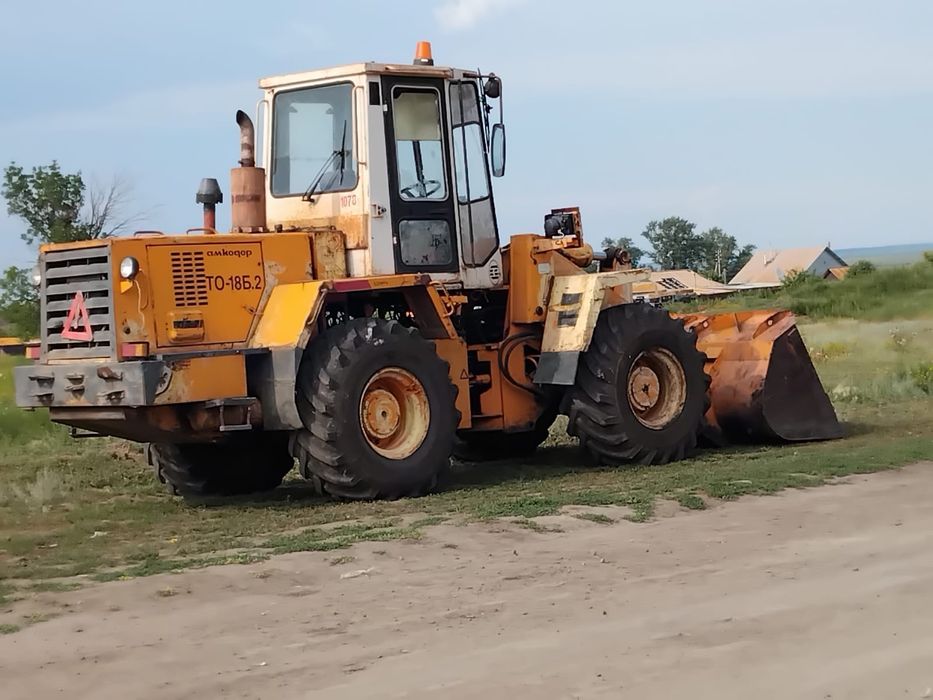 Продам трактор погрузчик