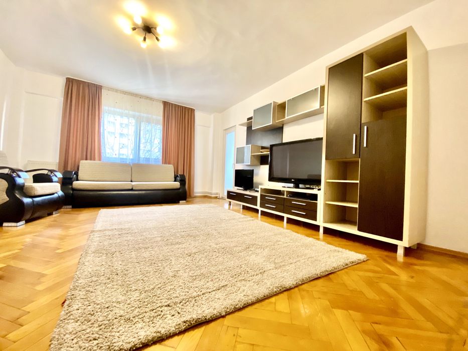 Închiriere apartament 3 camere – Calea București, Micro 12