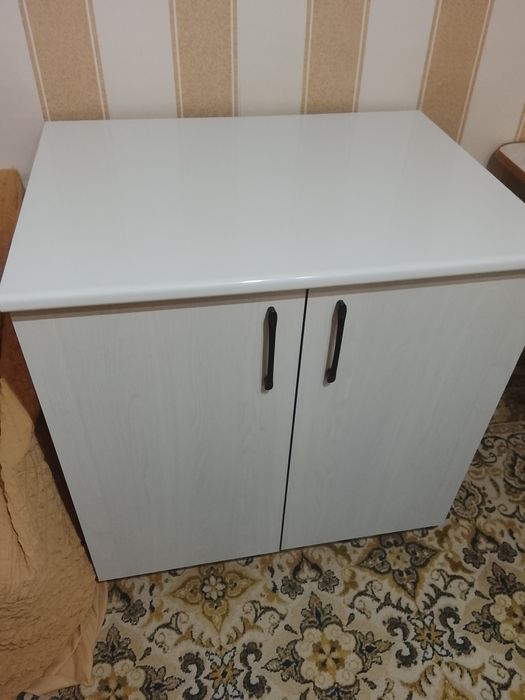 Продам тумбо стол