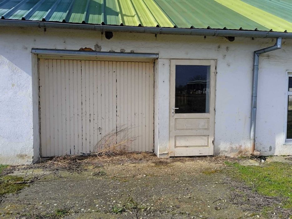 Camera de vopsit si atelier de tamplarie de inchiriat