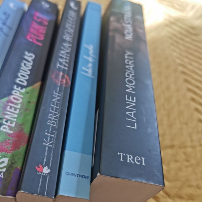 Cărți de Delia Owens, Penelope Douglas, Jennifer L. Armentrout