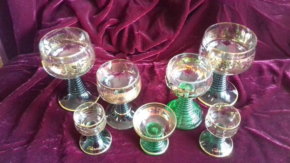 Чаши зелено и злато