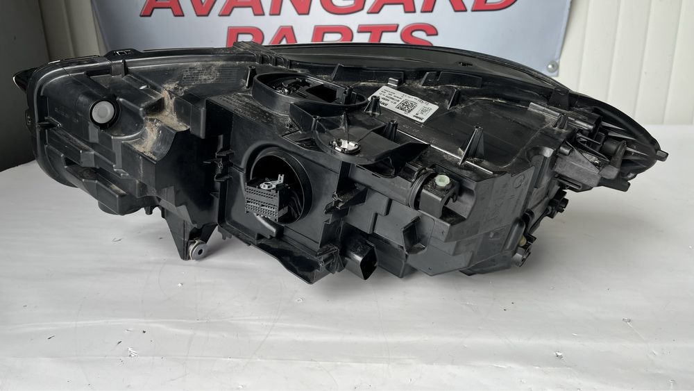 2 броя десен и 2 броя ляв фар BMW 1 F40 2020-