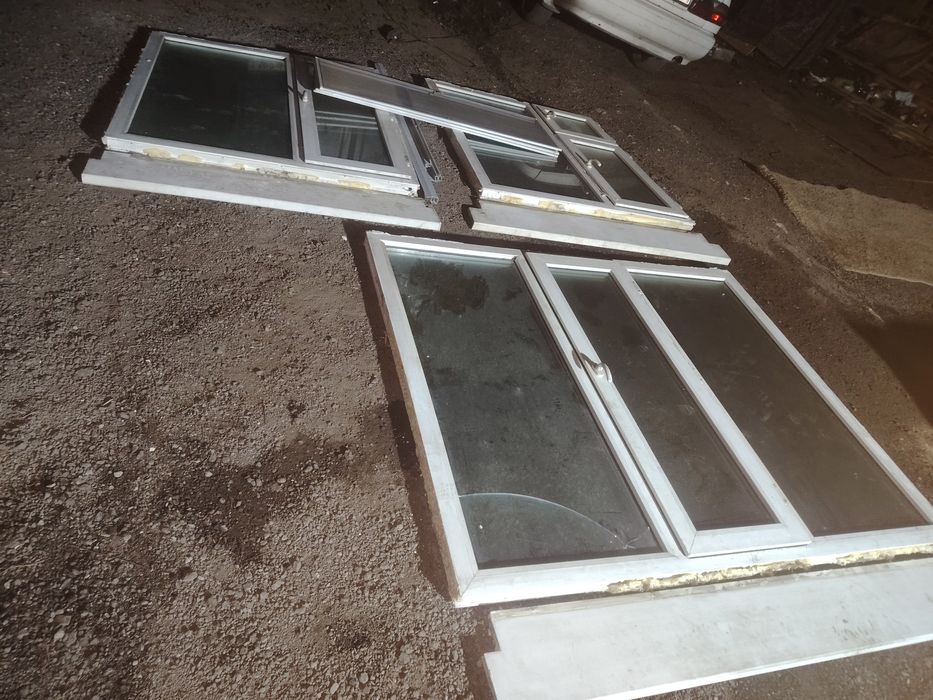 Пластик терезе сатылады