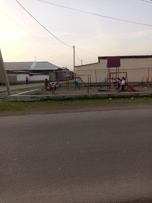 Тошкет шахрида  1 сотихи йер 11минг$ доллордан курук  йер сотилади