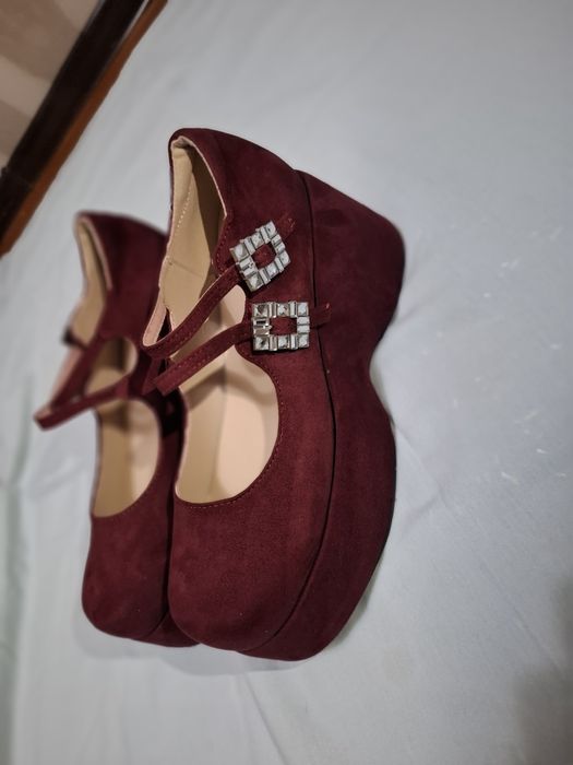 Бордовые замыжные туфли на платформе, новые не разу не носили.