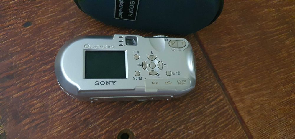 Sony fotoaparat sotiladi