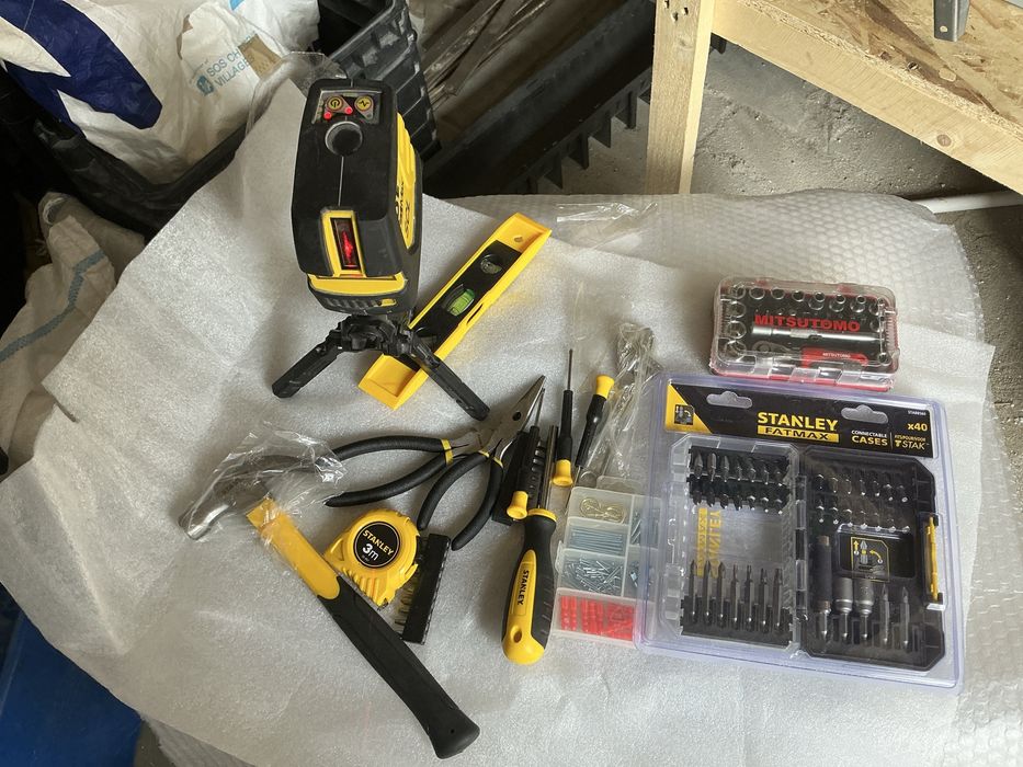 Vind laser Stanley SCL FatMax si accesorii stanley si trusa tubulare Mitsutomo
