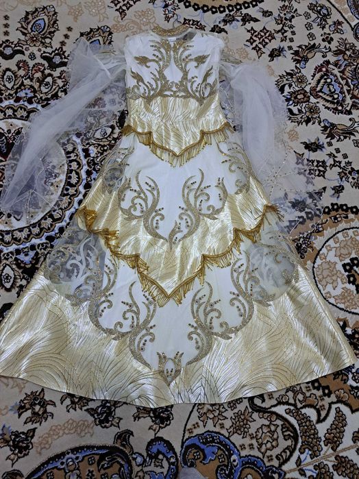 ansambl sotiladi troyka