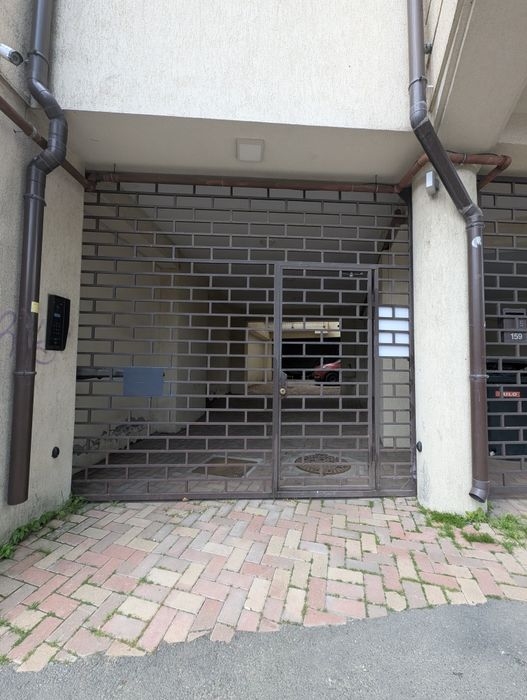 De vânzare 2 locuri de parcare și 2 camere tehnice(demisol)