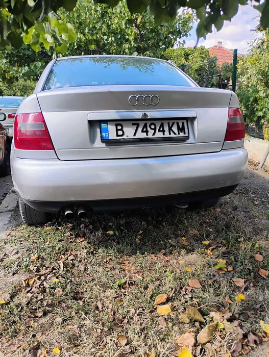 Audi A4 2.6 6-цилиндров двигател