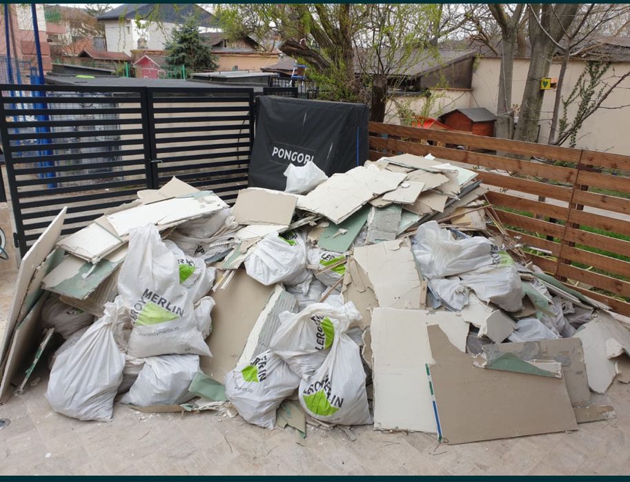 Transport moloz  Debarasari sobsoluiri gradini apartamente demolari