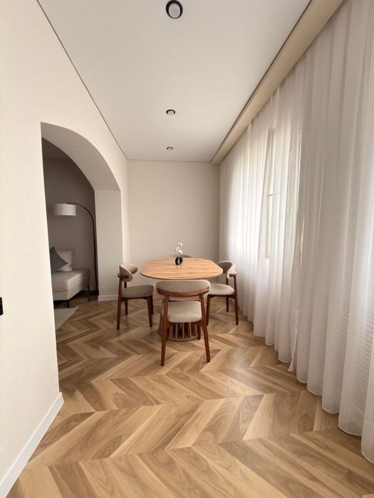 Продам 2 ком кв новый евро ремонт