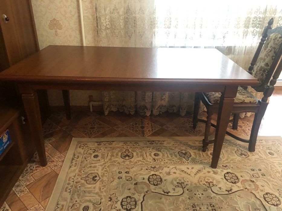 Стол дубовый для гостиной