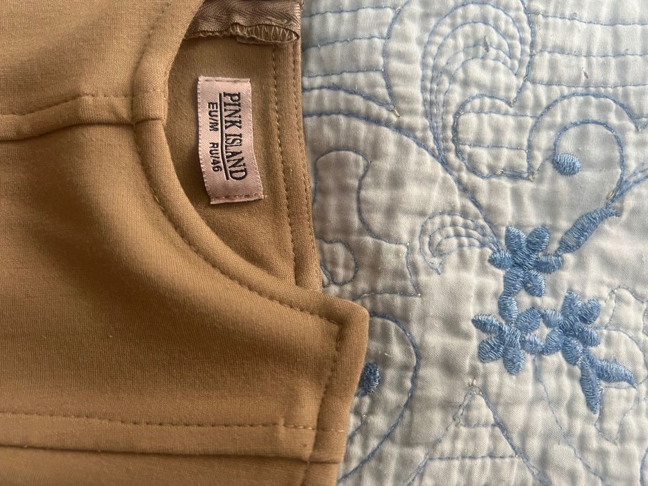 Продам костюмчик супер модный блуза и юбка