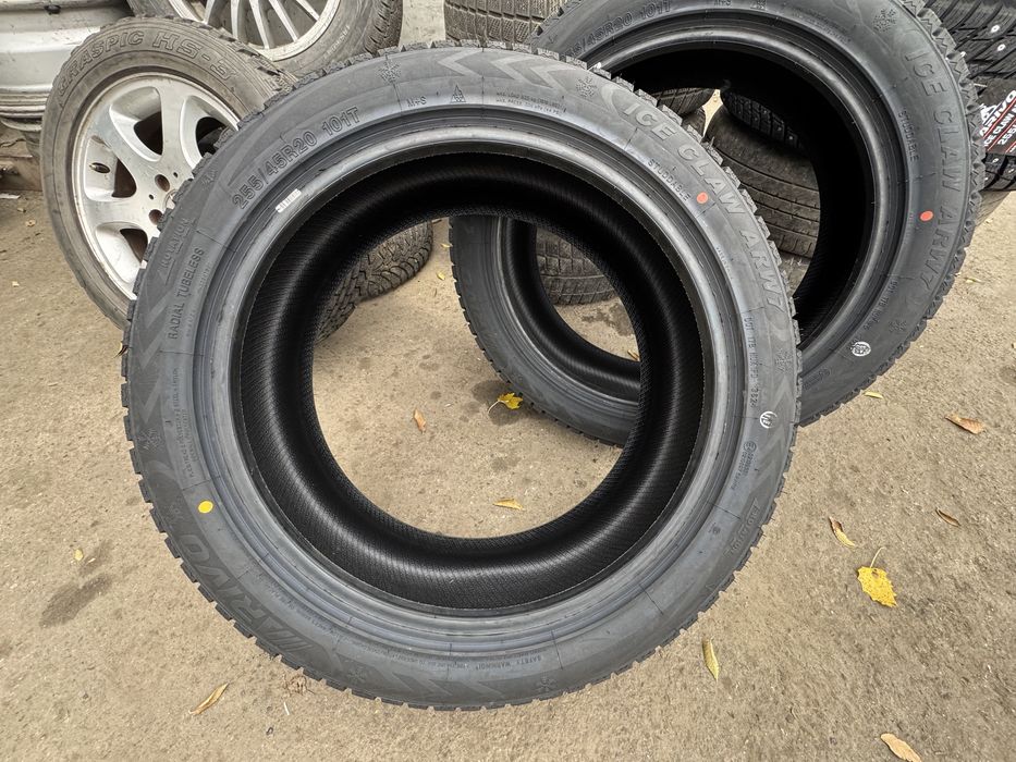 Зимние шины с шипами 255/45/ R20
