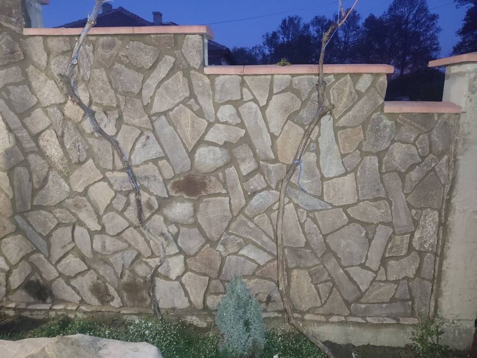 Кафяв гнайс меча кожа естествен камък за облицовка