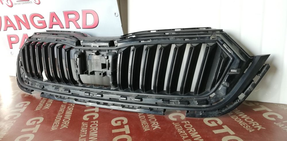 2 броя Радиаторна решетка Skoda Octavia 4 2020-