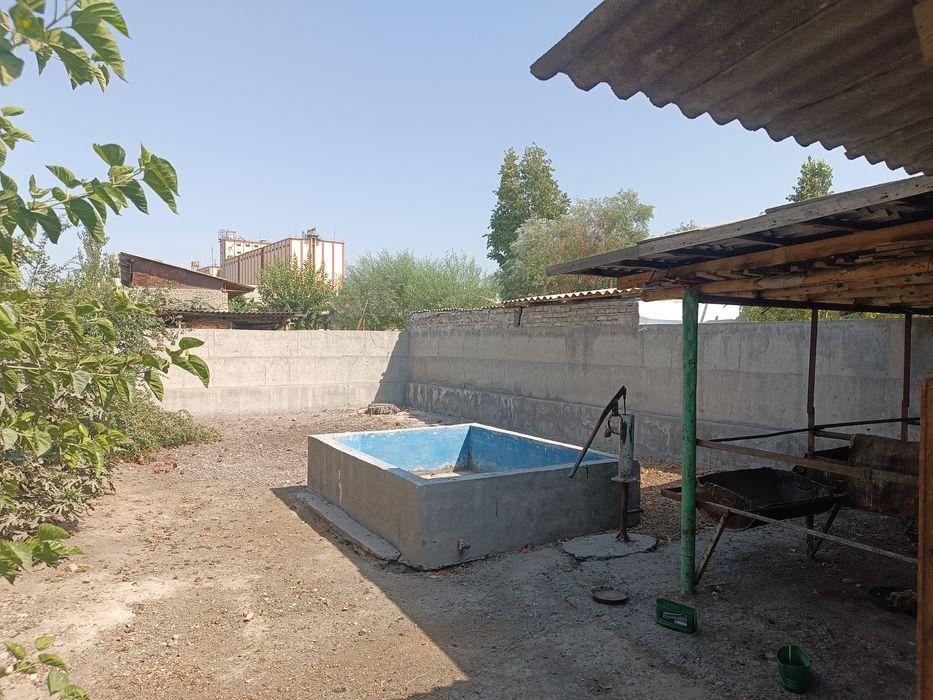 Ховли уй Сотилади.