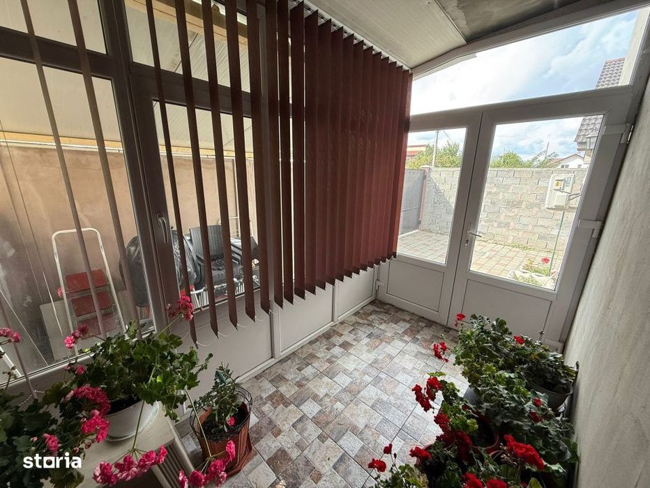 Vand casa complet utilata ,zona Damila